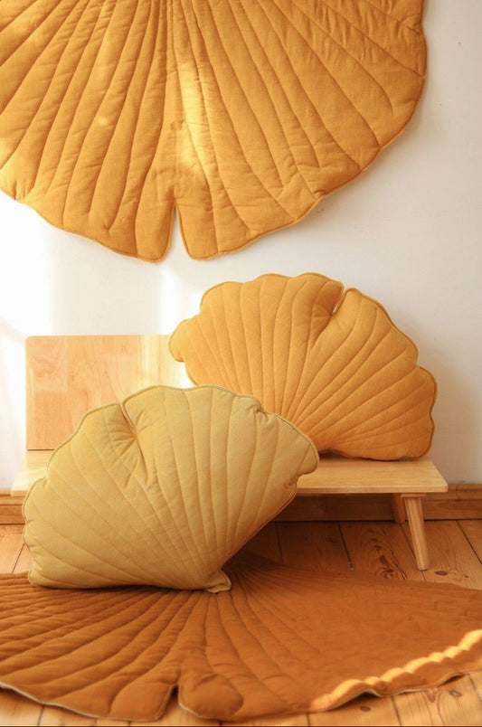 Cuscino  foglie di Ginkgo in velluto “miele”